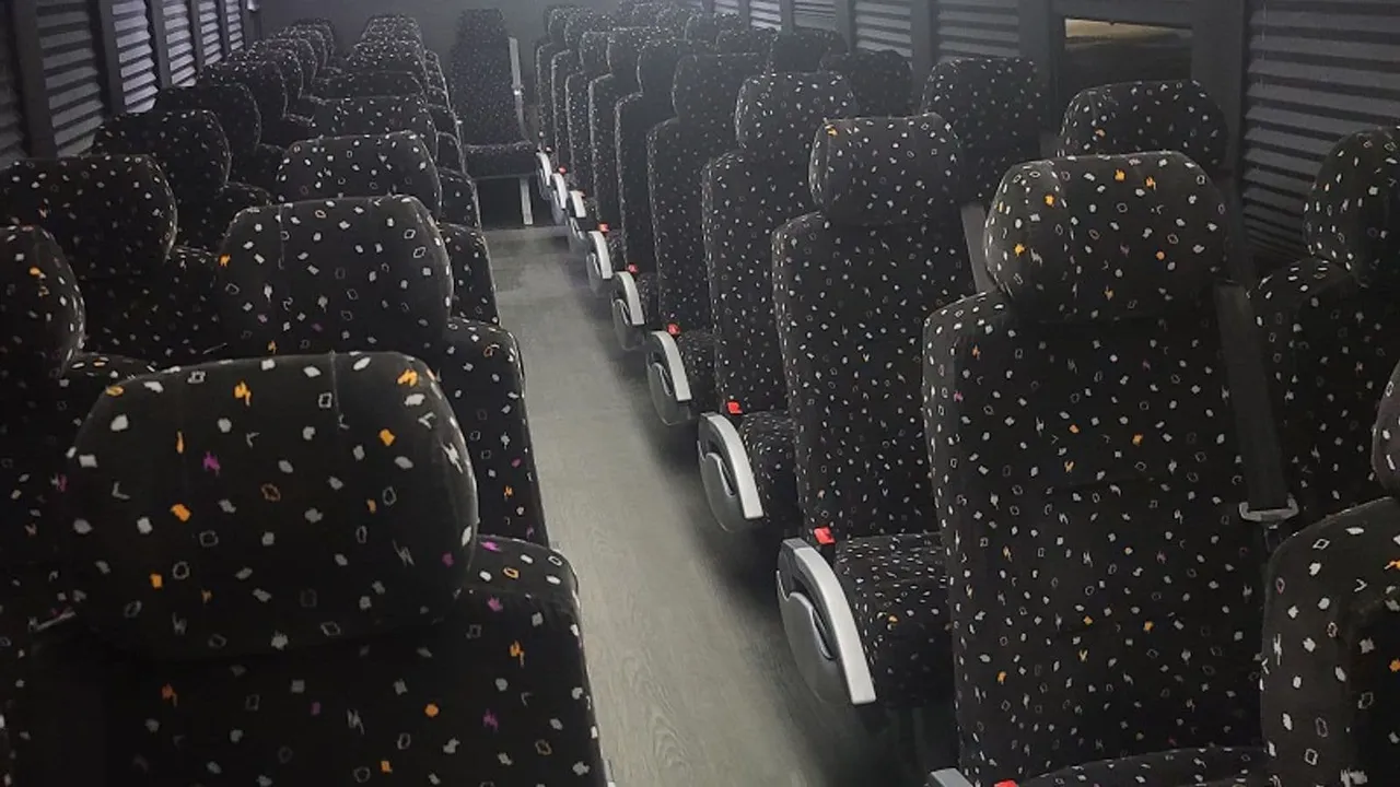 45 Passenger Luxury Motor Coach 45 Passenger Luxury Motor Coach to rent