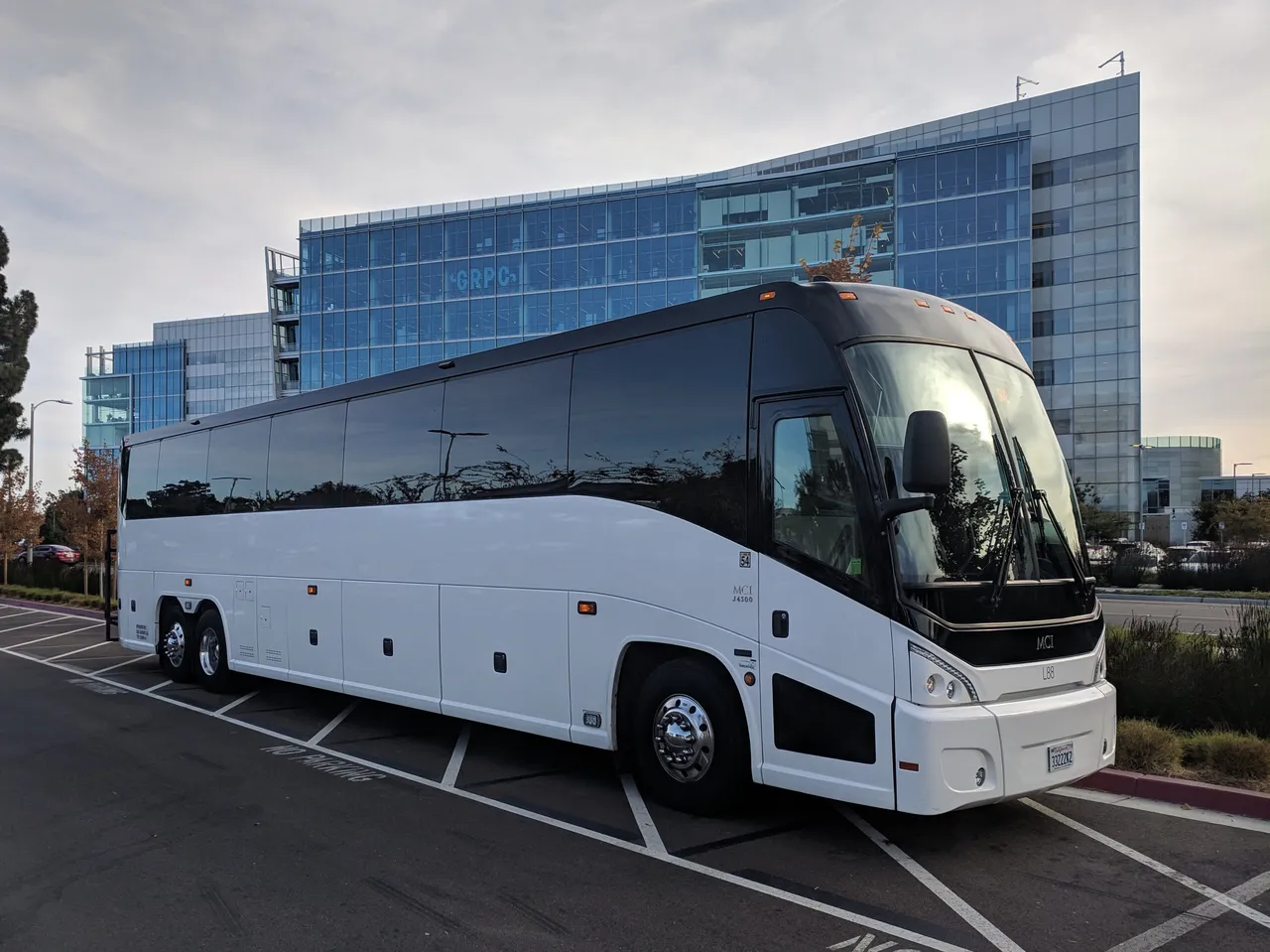 56-Passenger MCI American Coach 56-Passenger MCI American Coach to rent