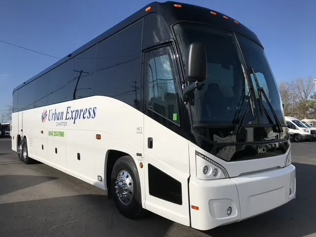 American Coach BUS White American Coach BUS to rent