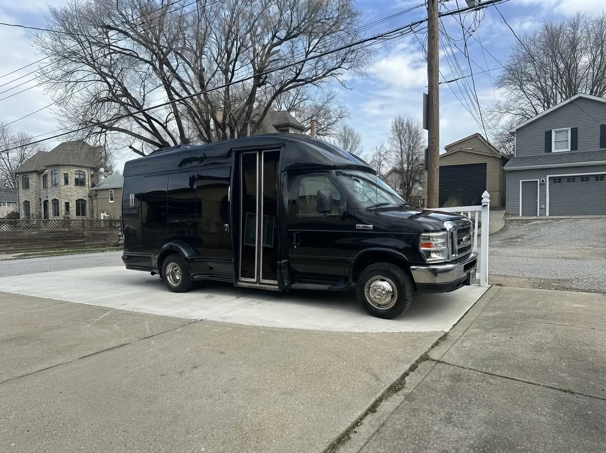Black Bus, angle 4