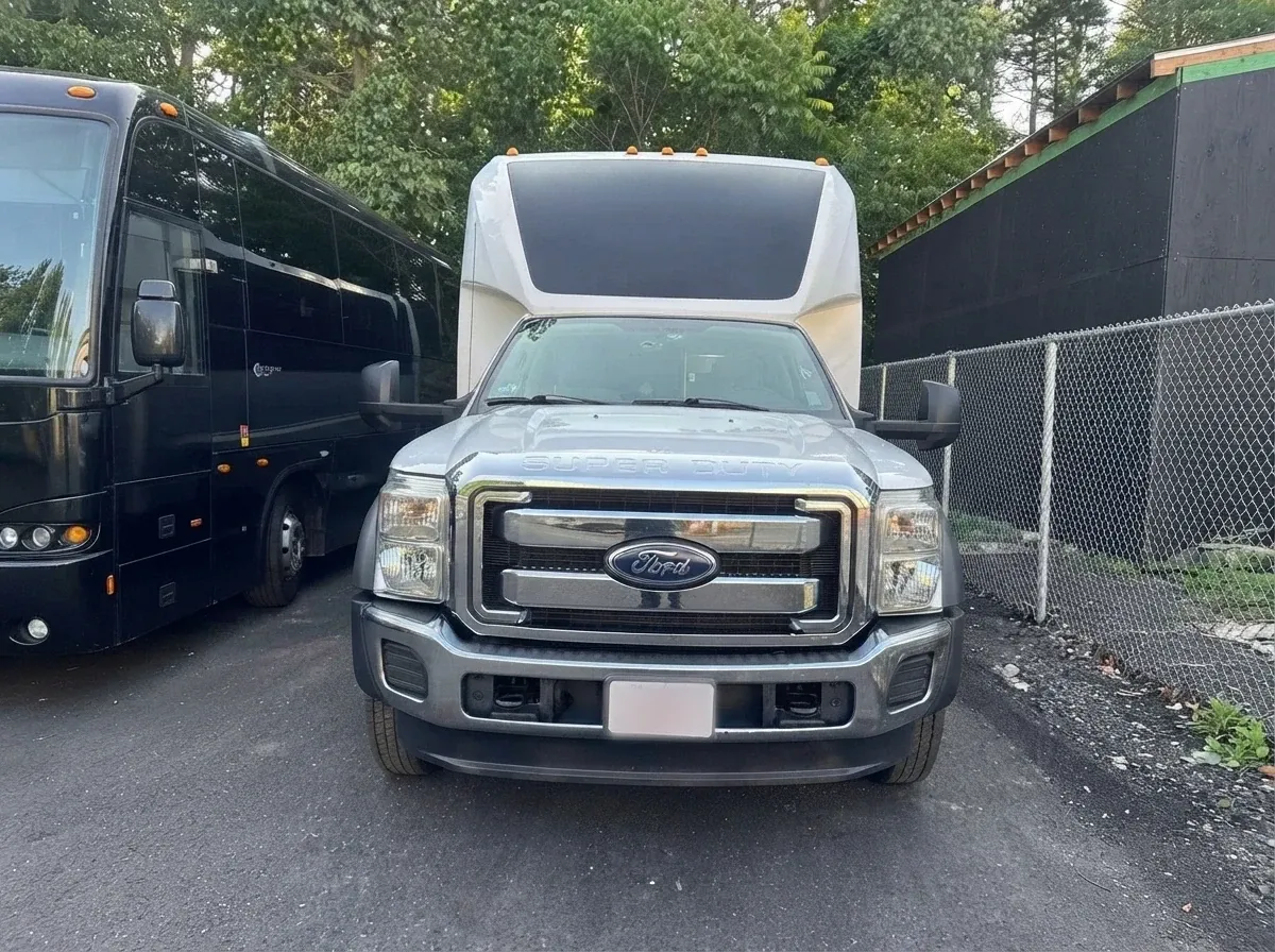 White Ford 550 Mini Coach, angle 3