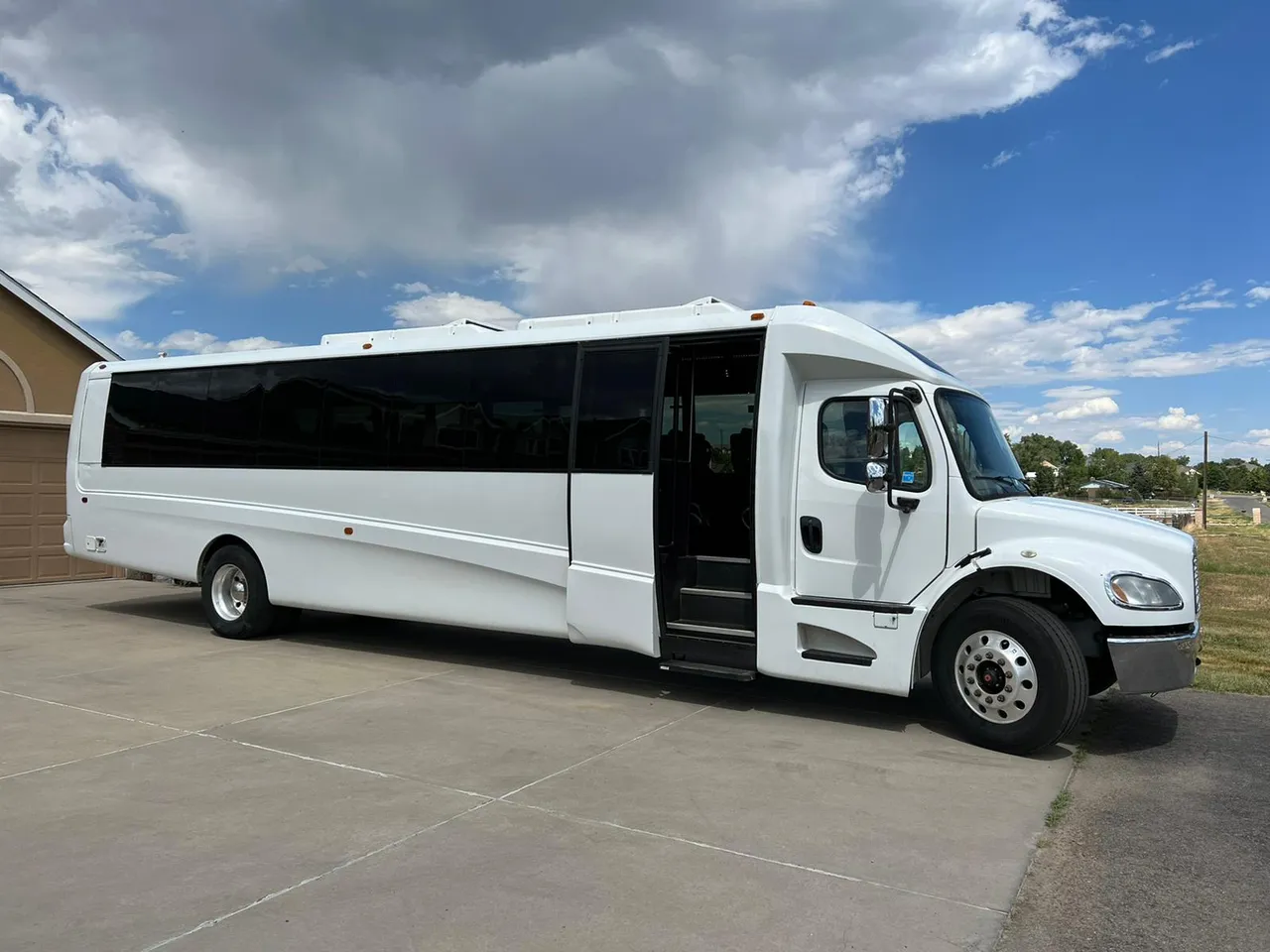 GM40 Mini Coach to rent