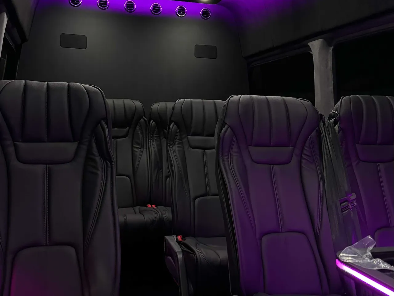 Black Mercedes-Benz Executive Sprinter Black Mercedes-Benz Executive Sprinter to rent