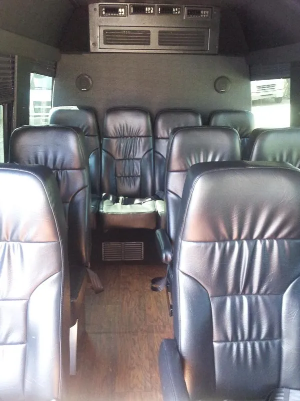 Mercedes-Benz Executive Sprinter, angle 2