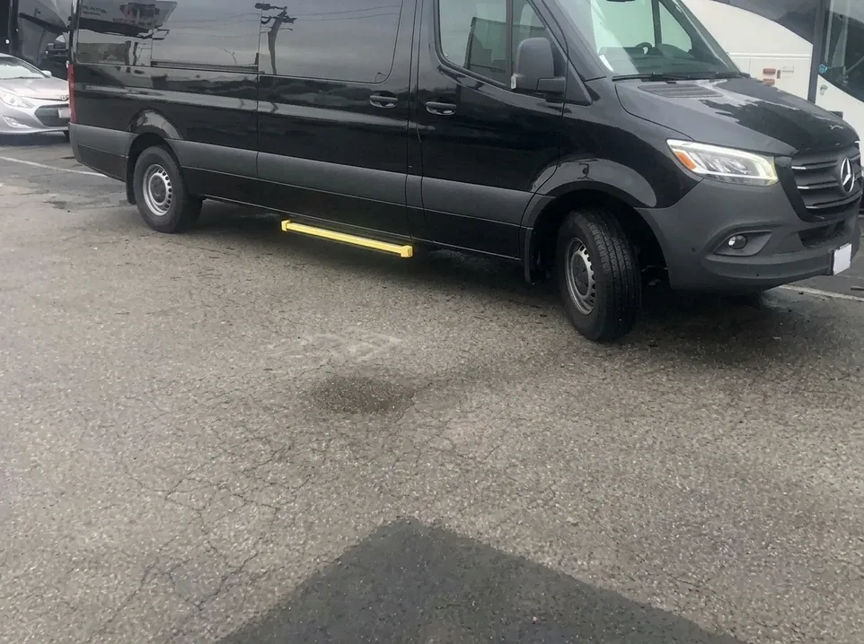 Black Mercedes-Benz Executive Sprinter, angle 3