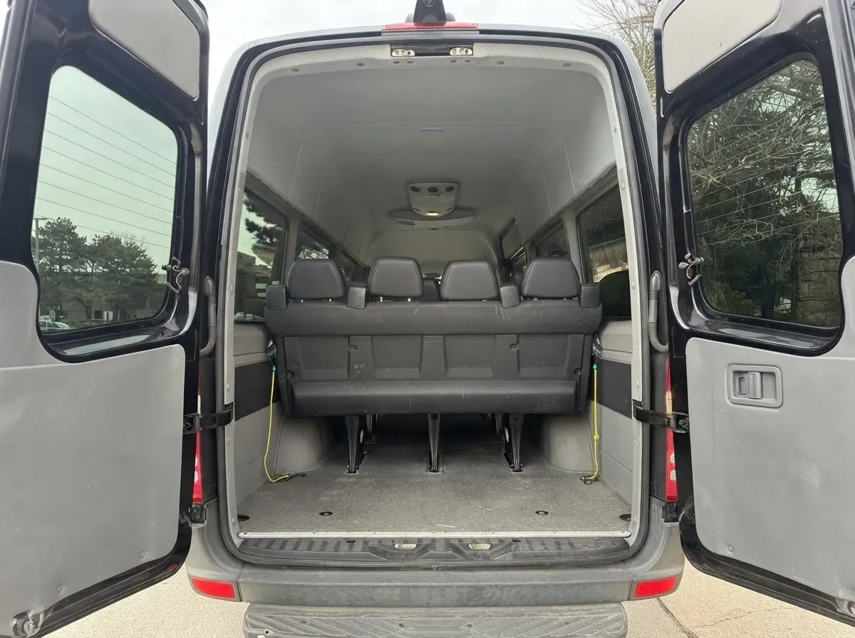 Mercedes-Benz Executive Sprinter Black Mercedes-Benz Executive Sprinter to rent