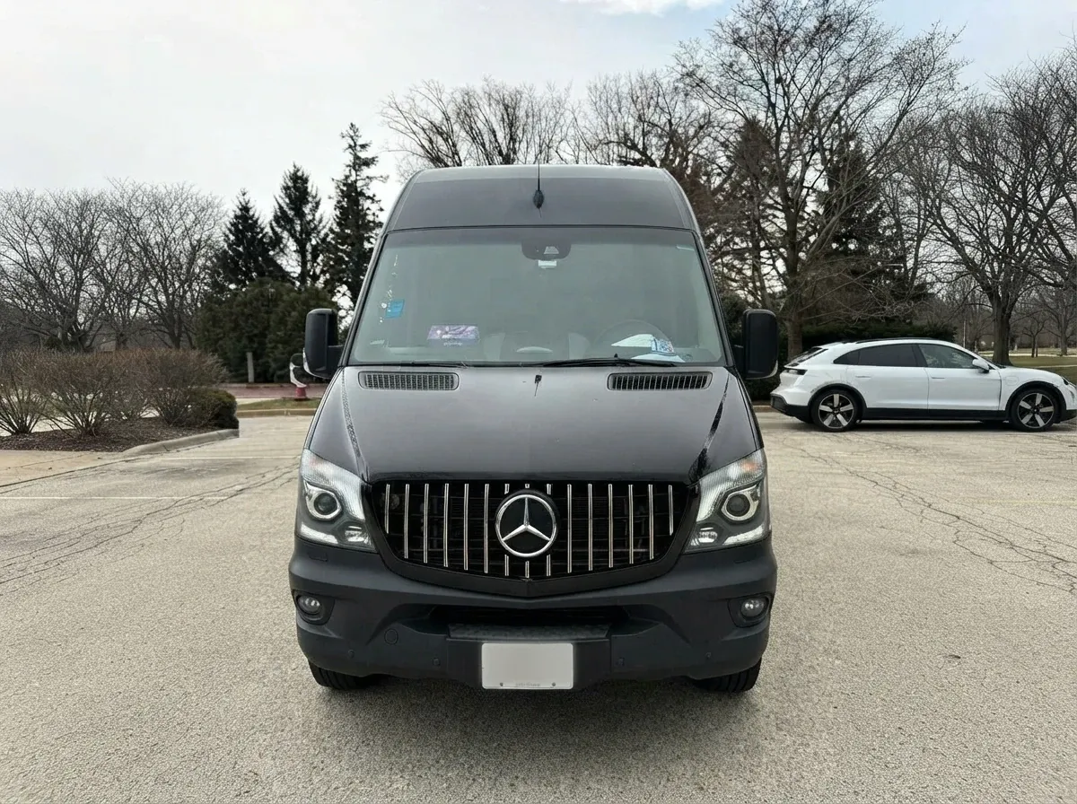 Black Mercedes-Benz Executive Sprinter, angle 5