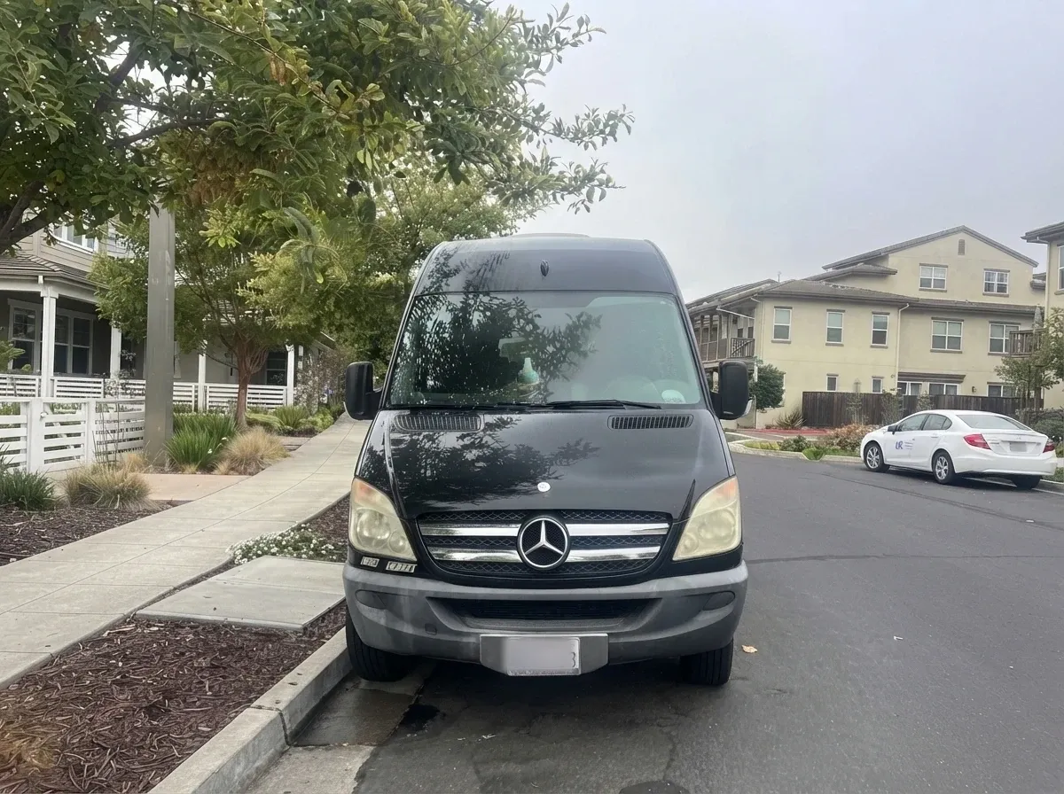 Black Mercedes-Benz Executive Sprinter to rent