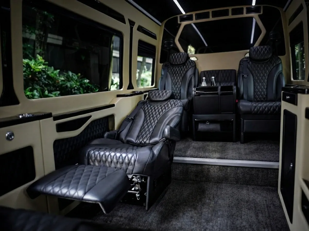 Black Mercedes-Benz Jet Sprinter, angle 4