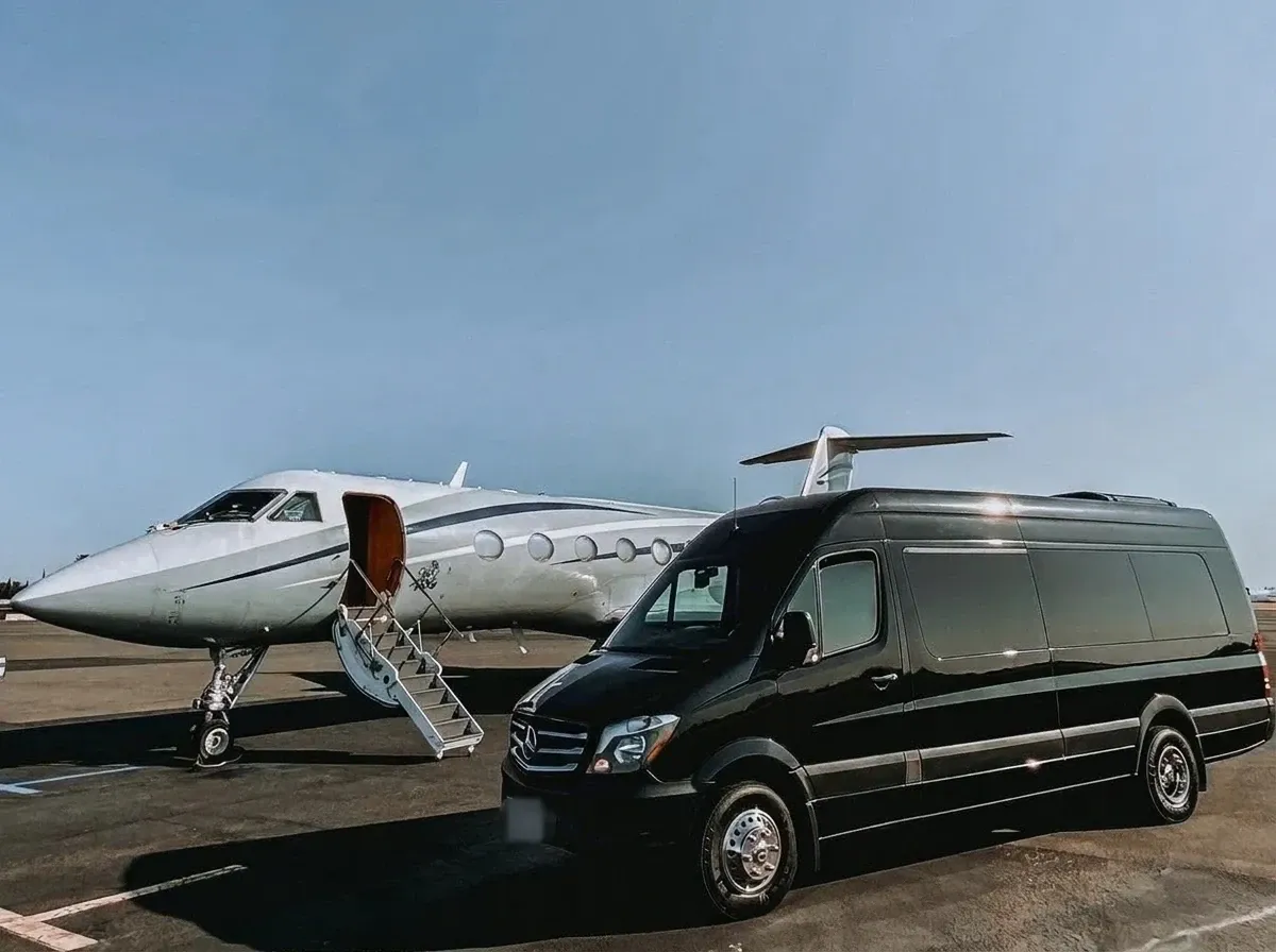 Mercedes-Benz Shuttle Sprinter Black Mercedes-Benz Shuttle Sprinter to rent