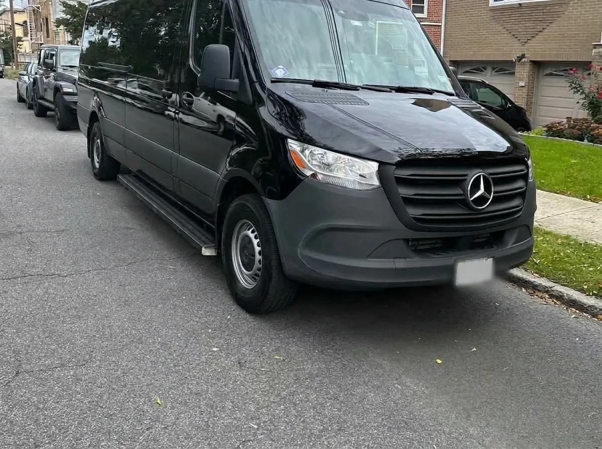 Mercedes-Benz Sprinter Black Mercedes-Benz Sprinter to rent