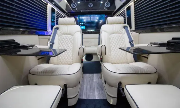 Mercedes-Benz Sprinter Jet Van, angle 2
