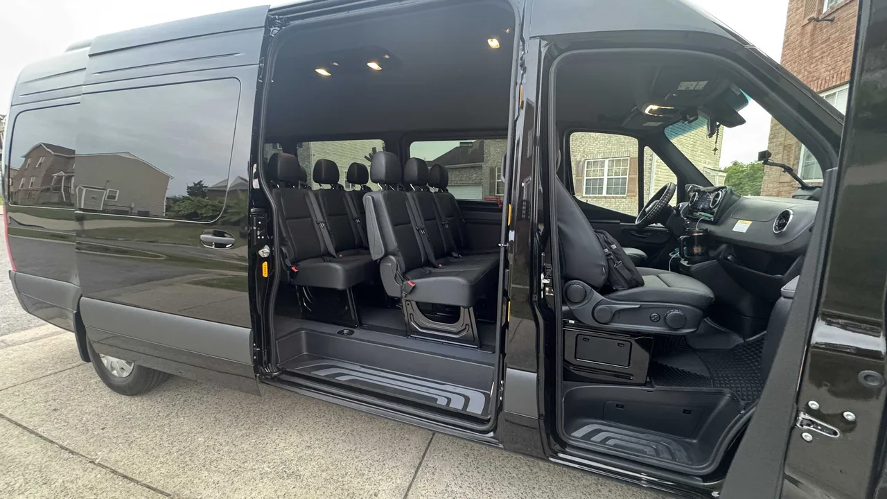 Mercedes-Benz Executive Sprinter Black Mercedes-Benz Executive Sprinter to rent