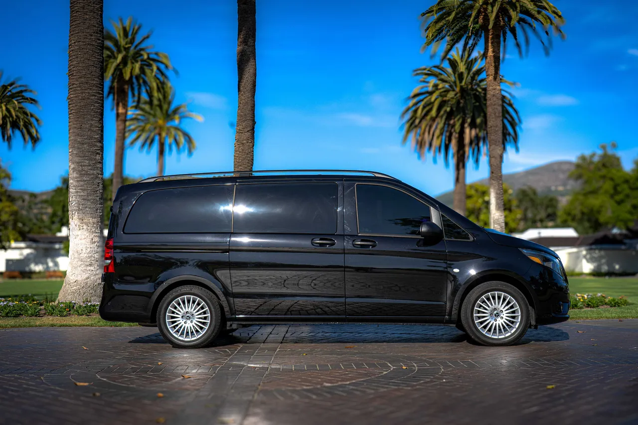 Mercedes-Benz Metris Black Mercedes-Benz Metris to rent