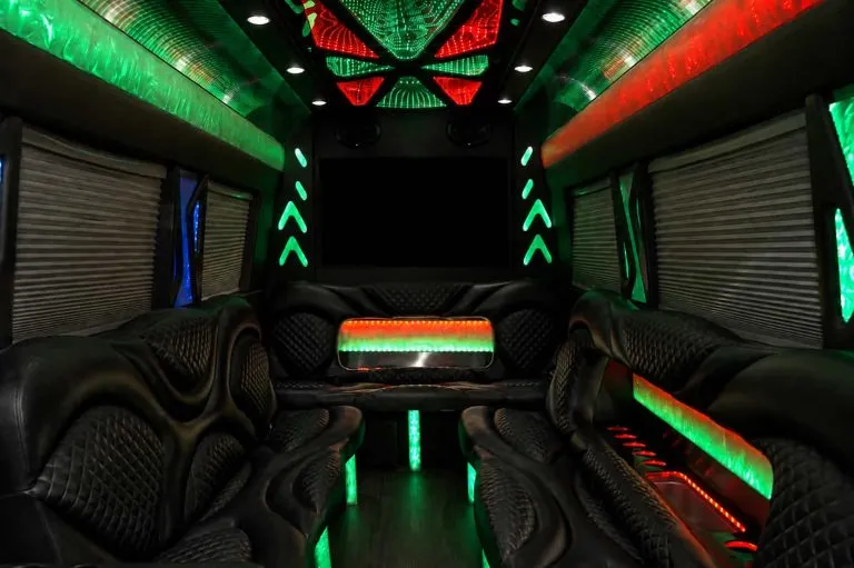 Mercedes-Benz Metris cabin view, angle 5
