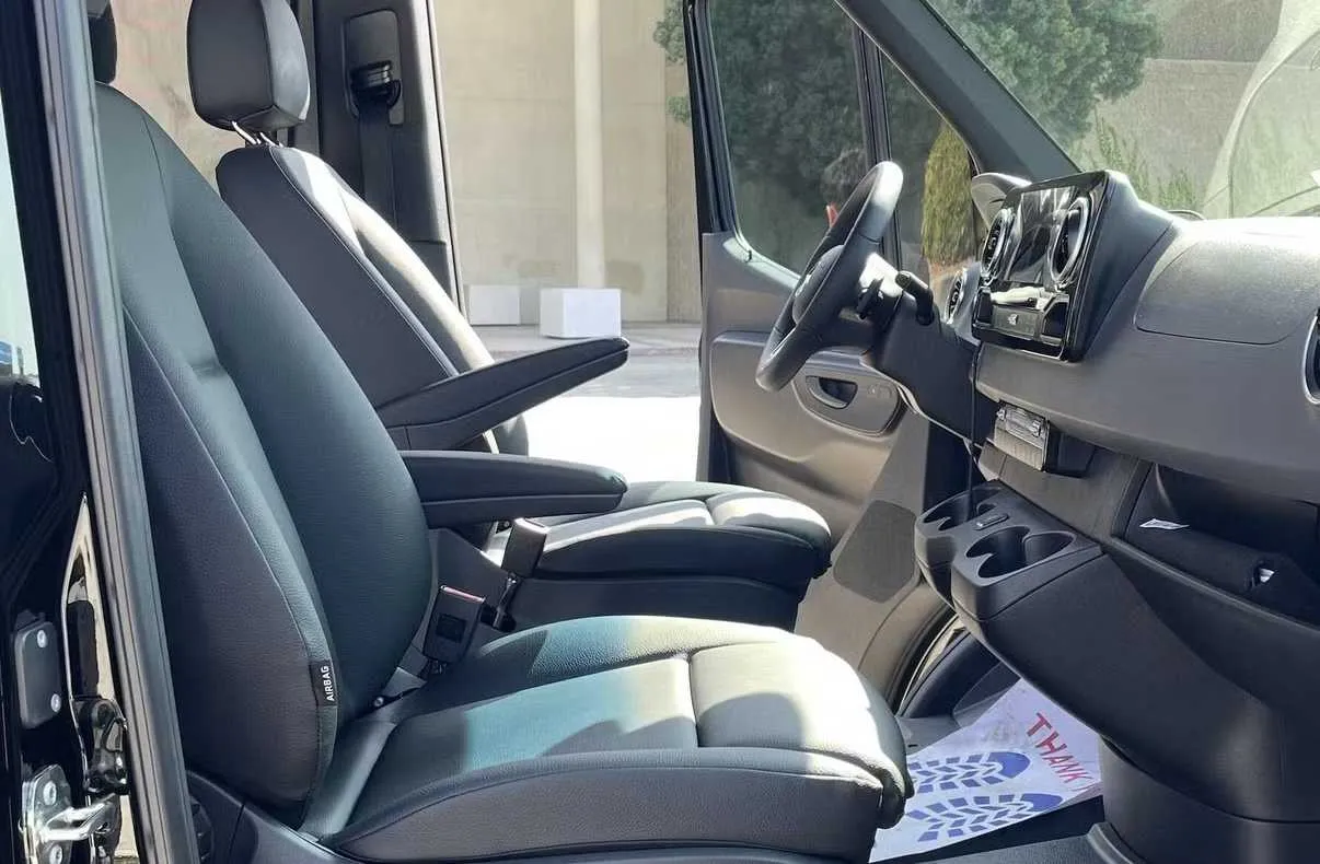 Mercedes-Benz Sprinter Van cabin view
