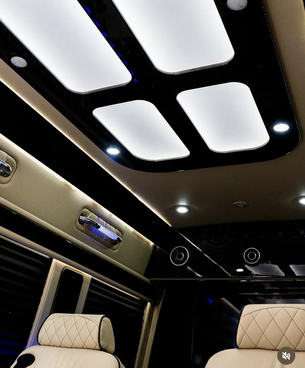 Mercedes Sprinter Van, angle 3