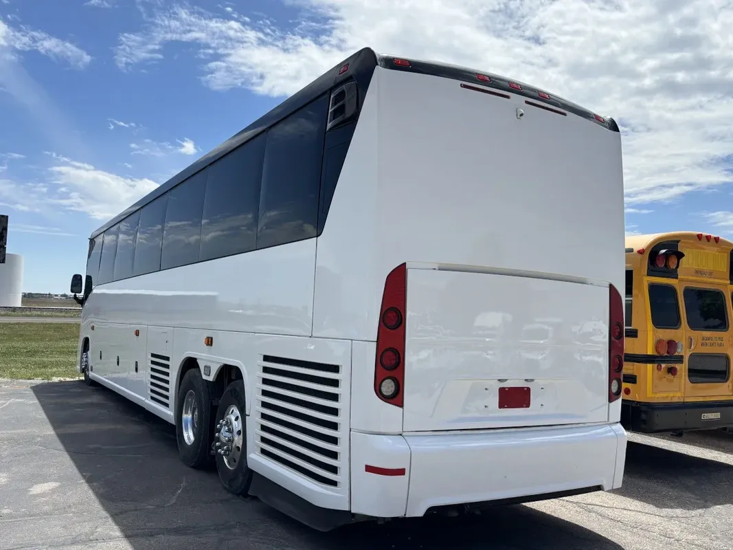 Motor Coach Luxury (Cloth Seats) exterior angle, angle 5