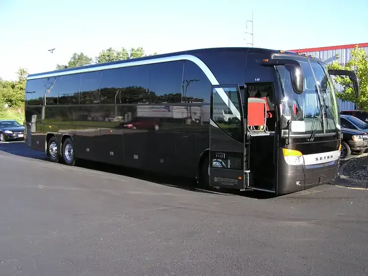 30 Passenger Motorcoach Black 30 Passenger Motorcoach to rent
