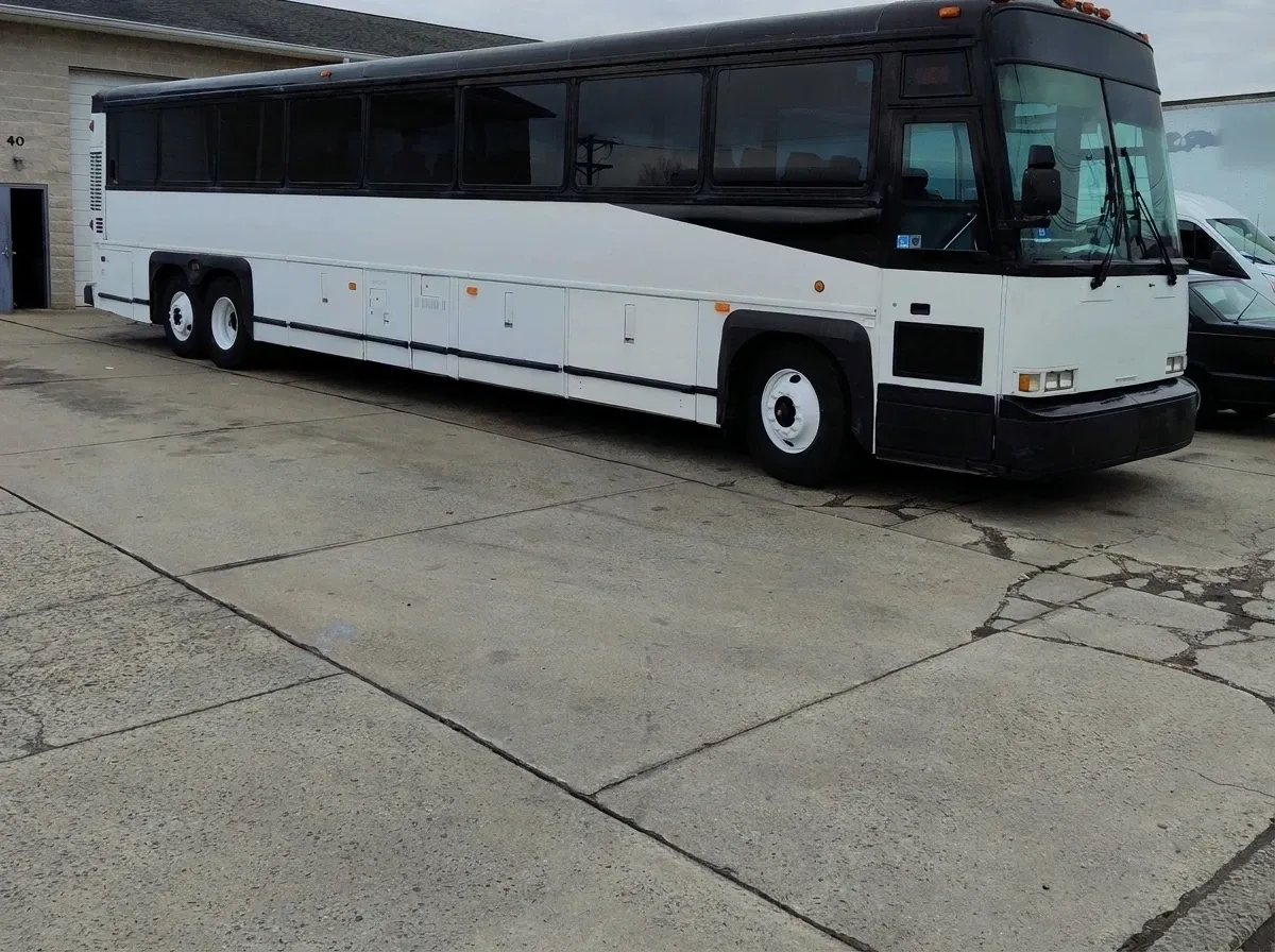 White Motorcoach MCI White Motorcoach MCI to rent