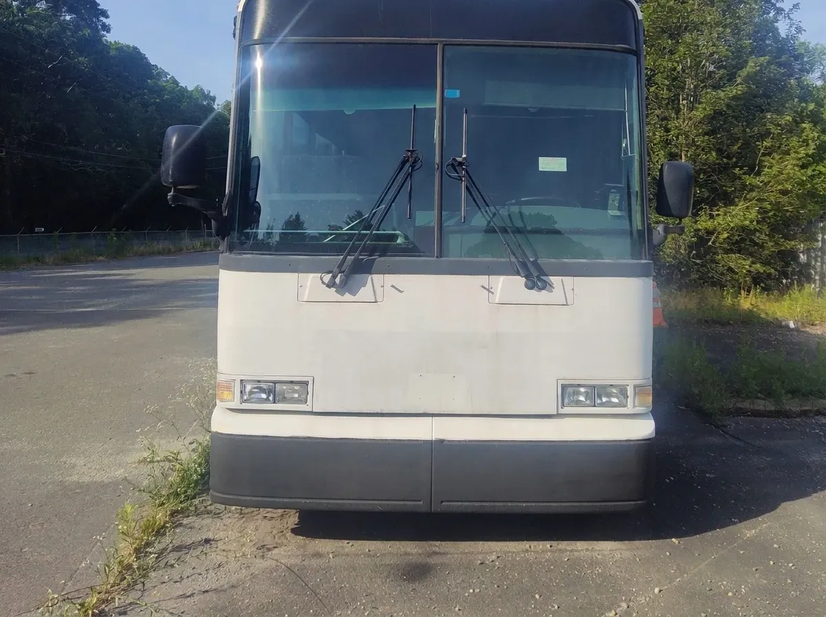White Motorcoach MCI, angle 3