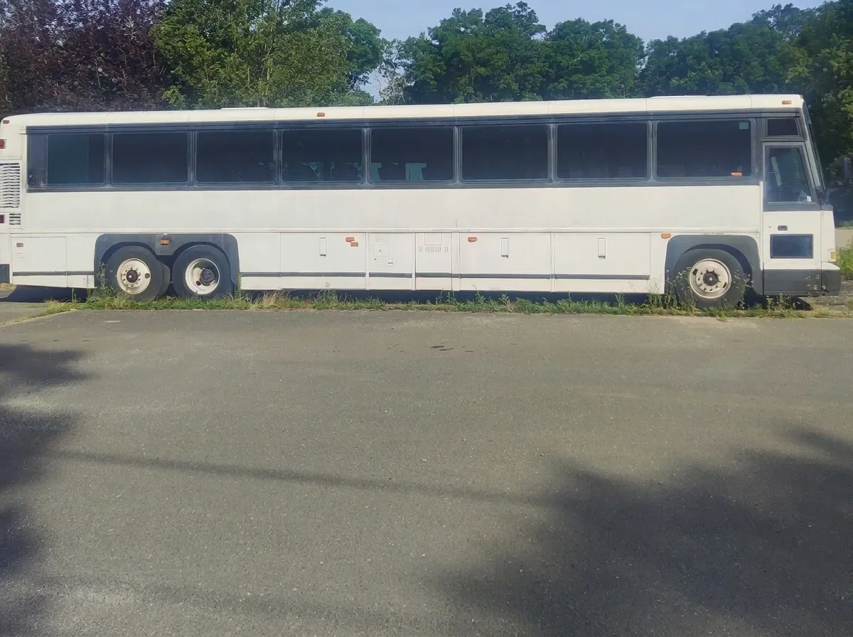 White Motorcoach MCI, angle 2